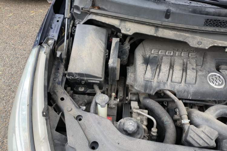 Used Buick GL8 2011 2.4L CT Luxury Business Comfort Edition Engine Bay Right