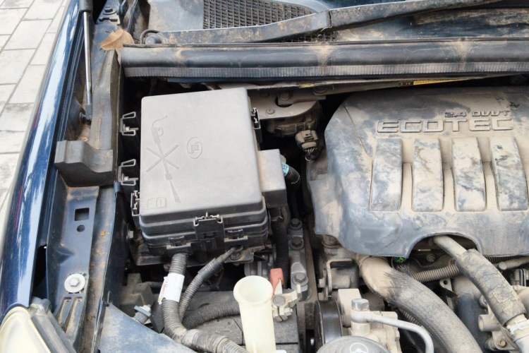 Used Buick GL8 2011 2.4L CT Comfort Edition Engine Bay Right