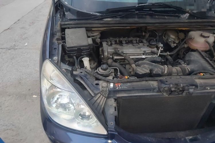 Used Buick GL8 2011 2.4L LT Executive Edition Engine Bay Right