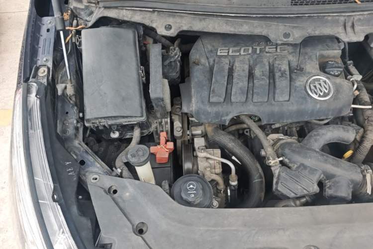 Used Buick GL8 2011 2.4L CT Luxury Business Comfort Edition Engine Bay Right