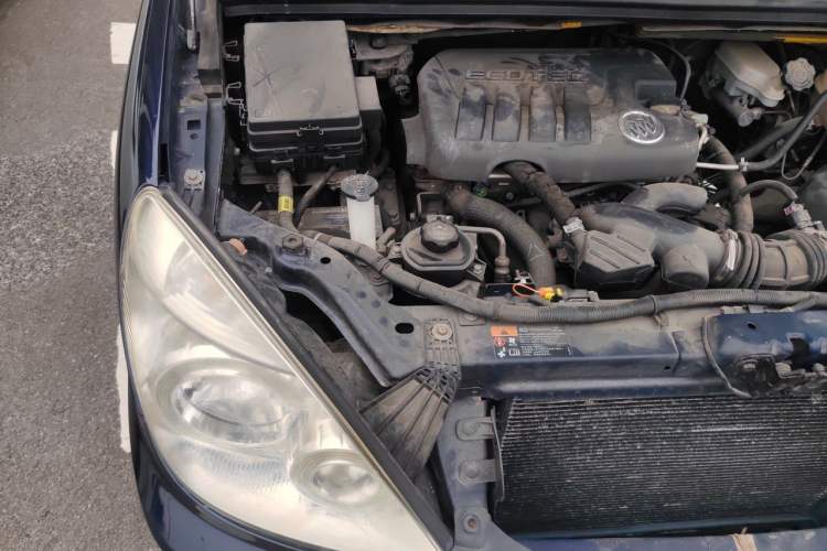 Used Buick GL8 2011 2.4L LT Executive Edition Engine Bay Right