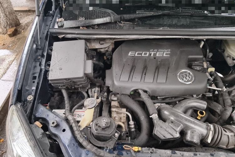 Used Buick GL8 2011 2.4L LT Executive Edition Engine Bay Right