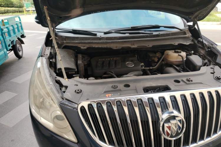 Used Buick GL8 2011 2.4L CT Luxury Business Comfort Edition Engine Bay Right