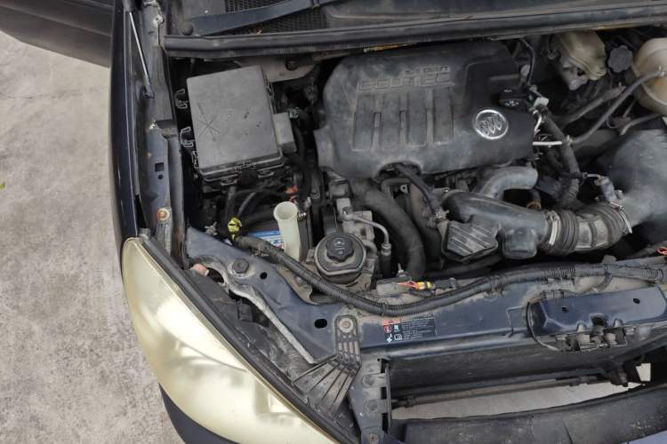 Used Buick GL8 2011 2.4L LT Executive Edition Engine Bay Right