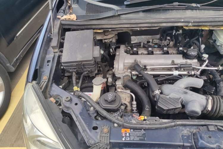 Used Buick GL8 2011 2.4L CT Comfort Edition Engine Bay Right