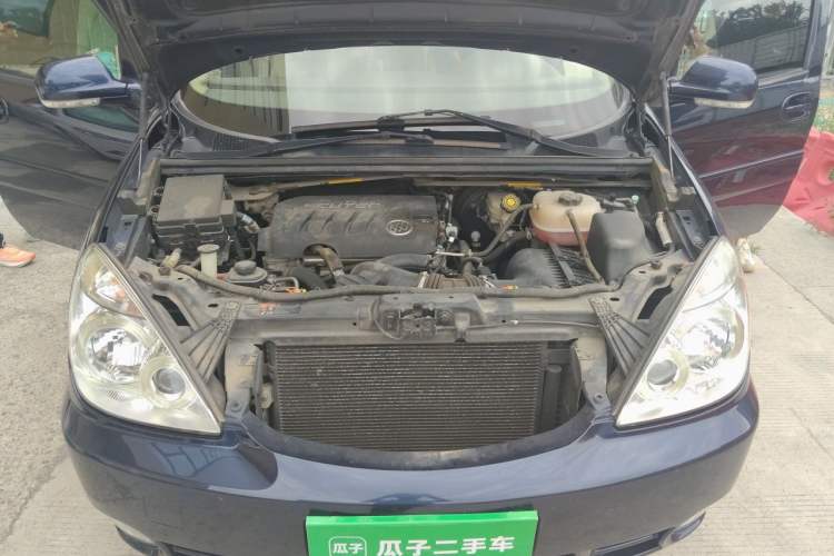 Used Buick GL8 2011 2.4L CT Comfort Edition Engine Bay