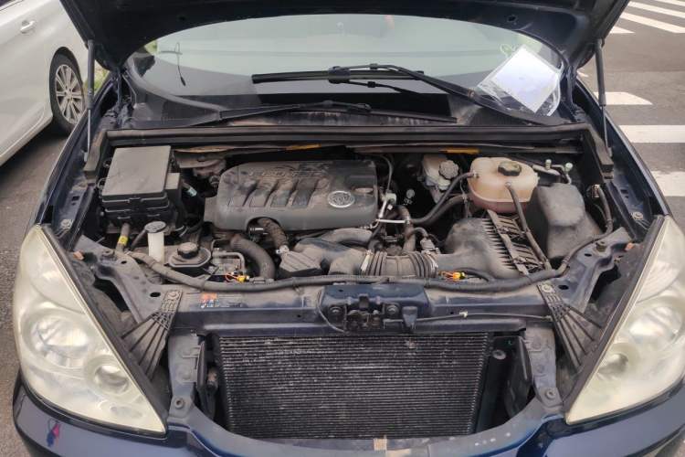 Used Buick GL8 2011 2.4L LT Executive Edition Engine Bay