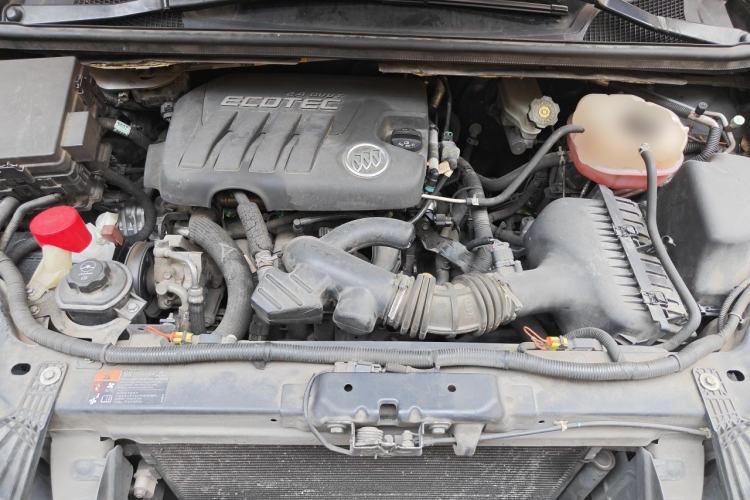 Used Buick GL8 2011 2.4L LT Executive Edition Engine Bay