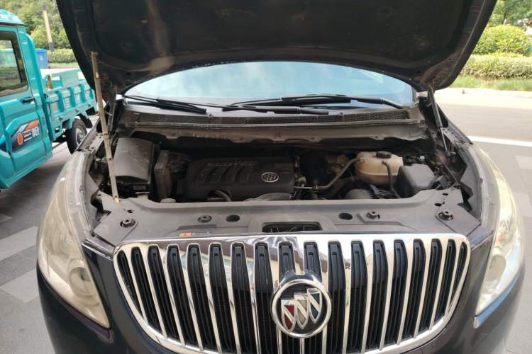 Used Buick GL8 2011 2.4L CT Luxury Business Comfort Edition Engine Bay