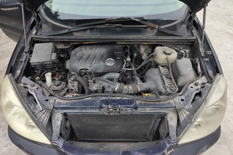 Used Buick GL8 2011 2.4L LT Executive Edition Engine Bay