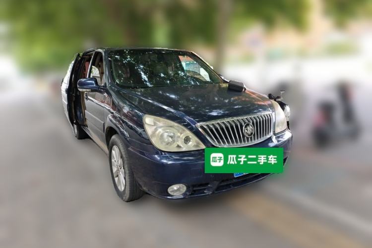 Used Buick GL8 2011 2.4L LT Executive Edition Front Right 45 Deg