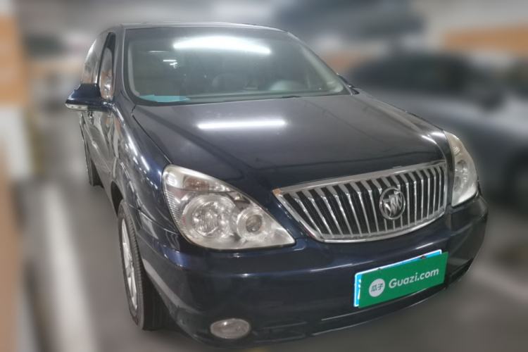 Used Buick GL8 2011 2.4L LT Executive Edition Front Right 45 Deg