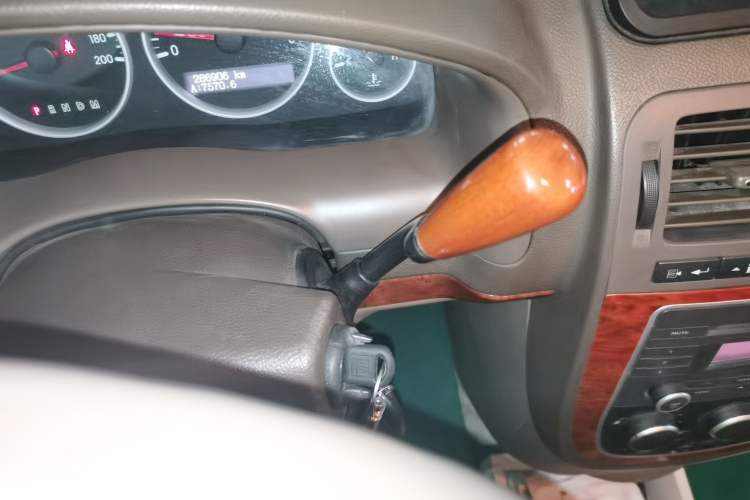 Used Buick GL8 2011 2.4L LT Executive Edition Gear Lever