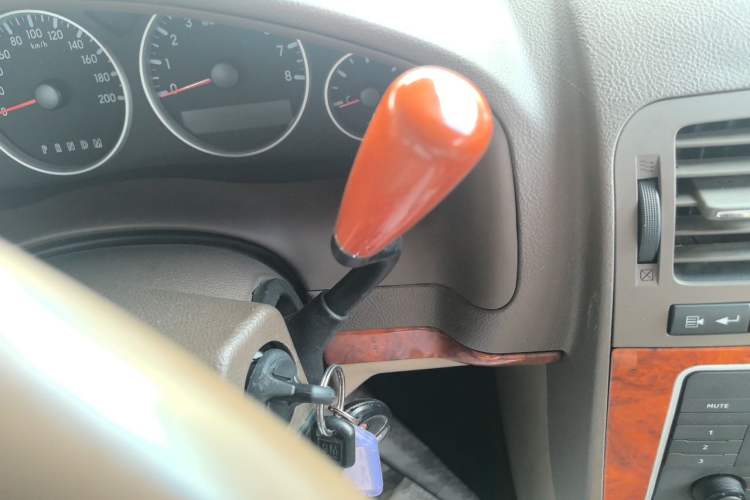 Used Buick GL8 2011 2.4L LT Executive Edition Gear Lever
