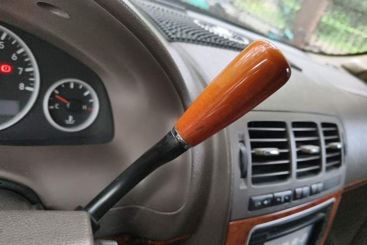 Used Buick GL8 2011 2.4L LT Executive Edition Gear Lever