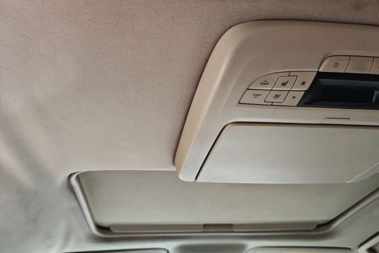 Used Buick GL8 2011 3.0L GT Luxury Business Haoya Edition Headliner