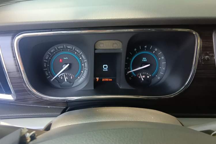 Used Buick GL8 2011 3.0L XT Luxury Business Flagship Edition Instrument Cluster
