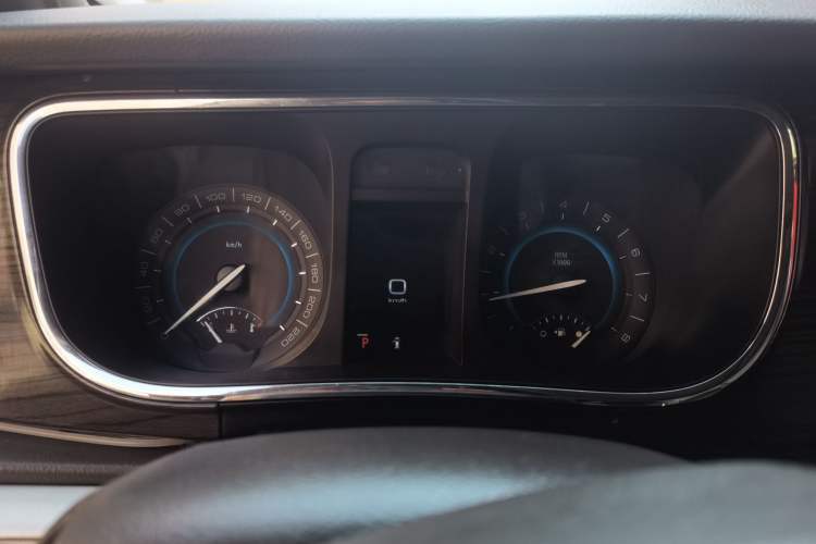 Used Buick GL8 2011 3.0L XT Luxury Business Flagship Edition Instrument Cluster