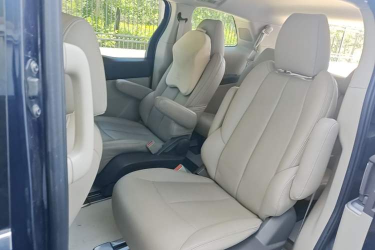 Used Buick GL8 2011 3.0L XT Luxury Business Flagship Edition Left Rear Seat