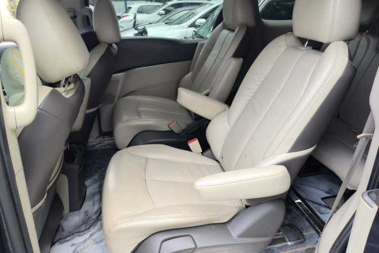 Used Buick GL8 2011 2.4L CT Luxury Business Comfort Edition Left Rear Seat