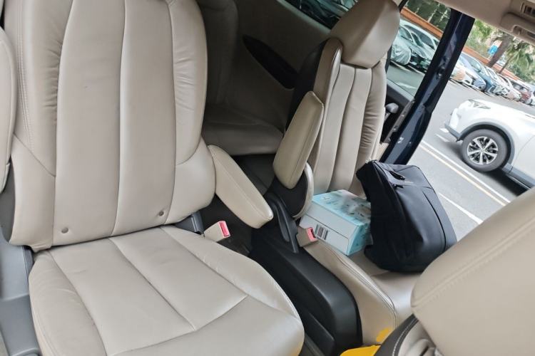 Used Buick GL8 2011 3.0L GT Luxury Business Haoya Edition Left Rear Seat