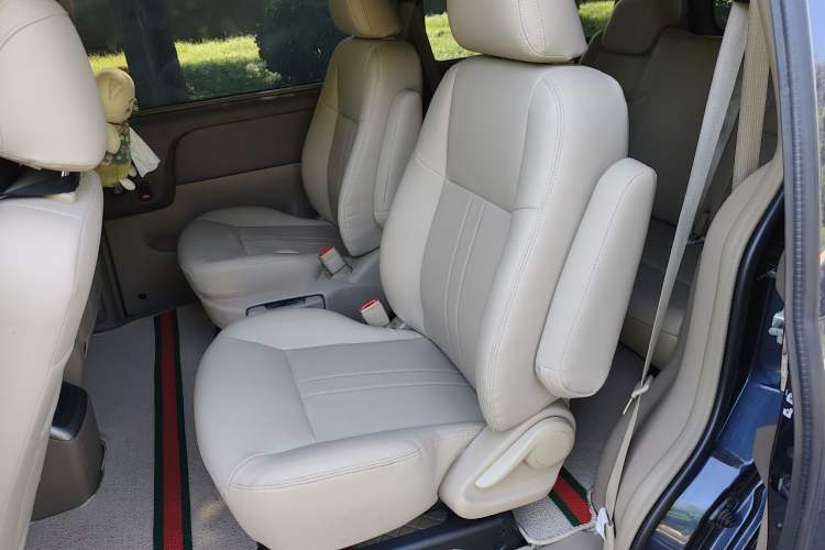 Used Buick GL8 2011 2.4L LT Executive Edition Left Rear Seat