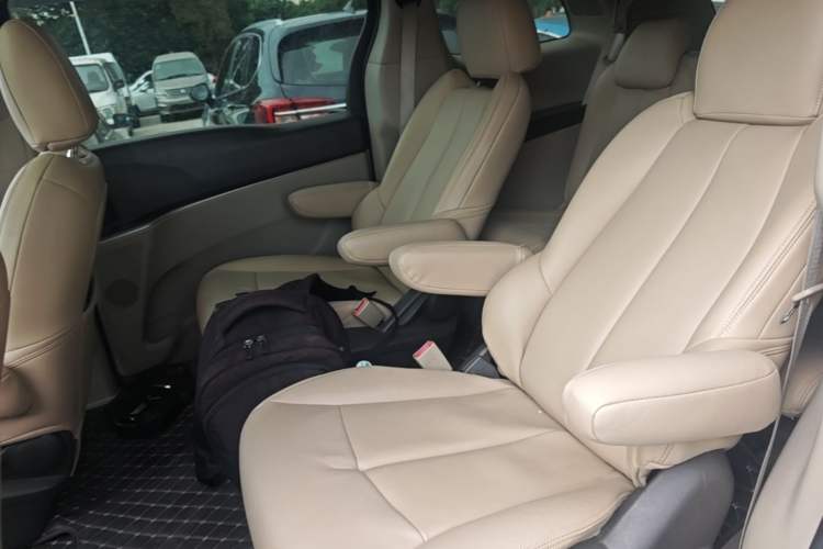Used Buick GL8 2011 2.4L CT Luxury Business Comfort Edition Left Rear Seat