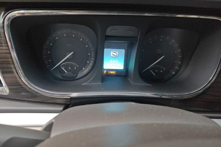 Used Buick GL8 2011 3.0L GT Luxury Business Haoya Edition Odometer Close Up
