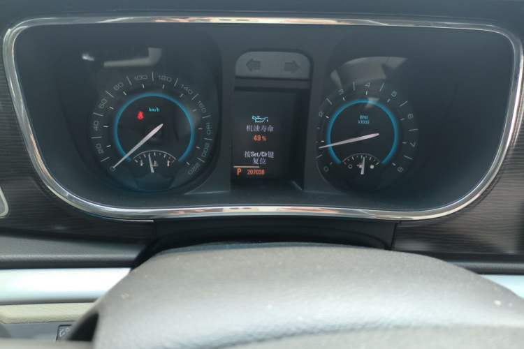 Used Buick GL8 2011 2.4L CT Luxury Business Comfort Edition Odometer Close Up