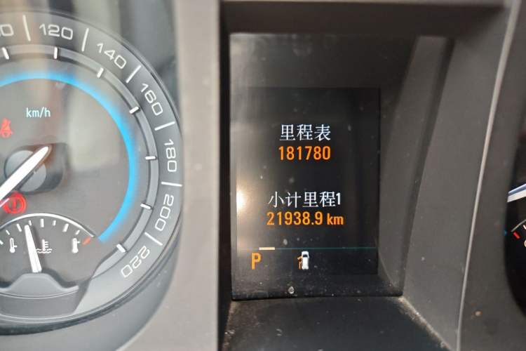 Used Buick GL8 2011 3.0L GT Luxury Business Haoya Edition Odometer Close Up