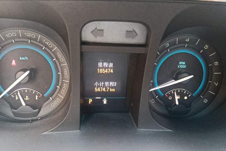Used Buick GL8 2011 3.0L GT Luxury Business Haoya Edition Odometer Close Up