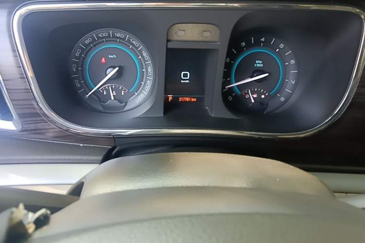 Used Buick GL8 2011 3.0L XT Luxury Business Flagship Edition Odometer Close Up