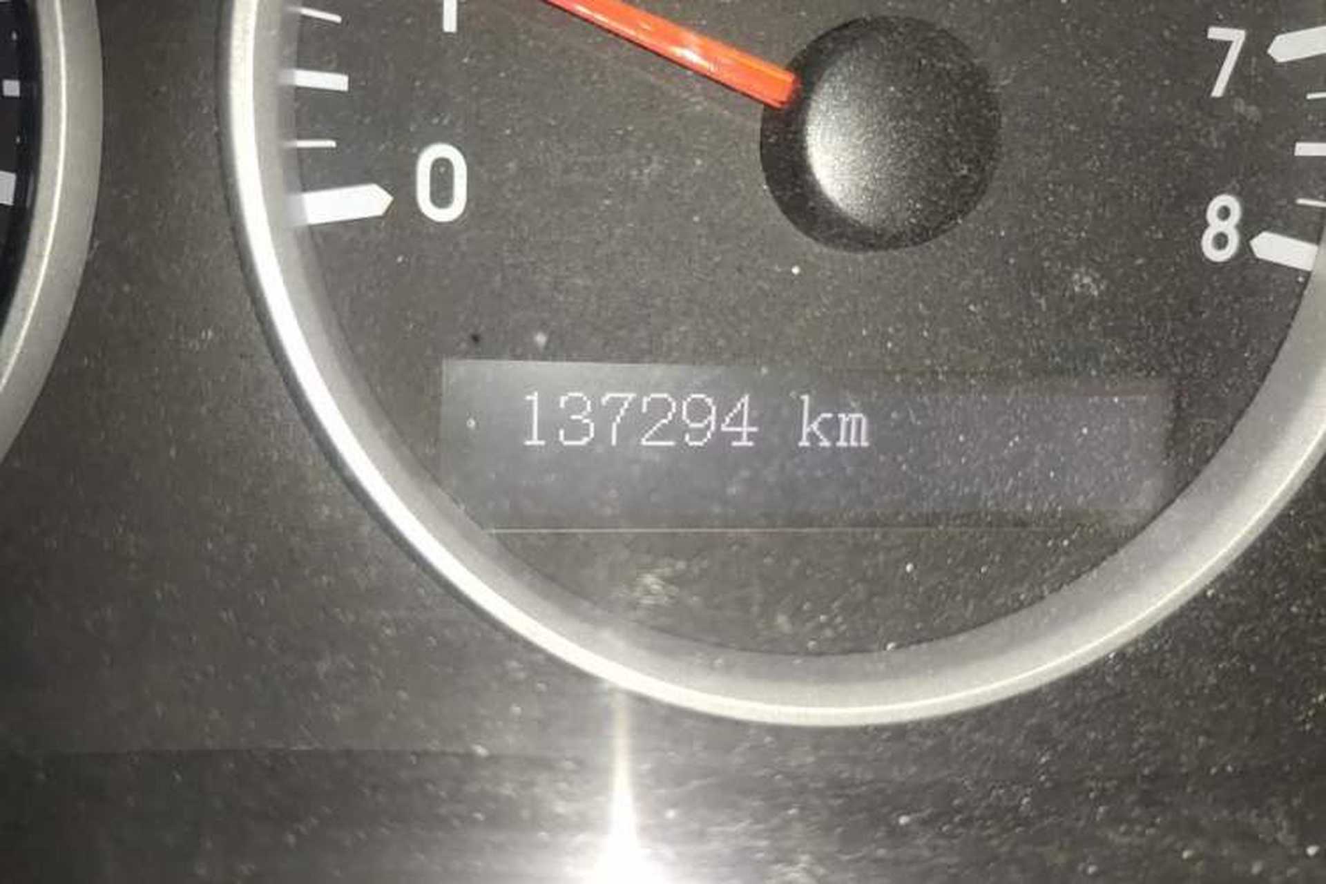 Used Buick GL8 2011 2.4L LT Executive Edition Odometer Close Up