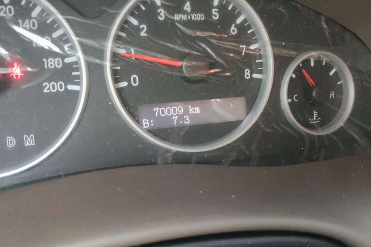 Used Buick GL8 2011 2.4L CT Comfort Edition Odometer Close Up