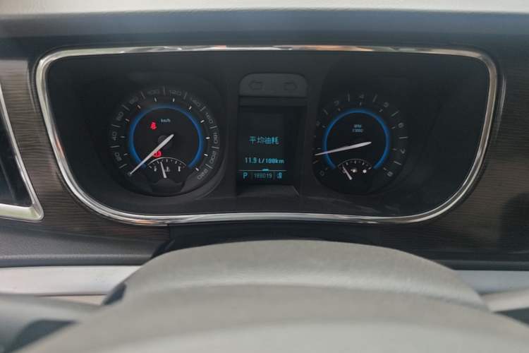 Used Buick GL8 2011 2.4L CT Luxury Business Comfort Edition Odometer Close Up
