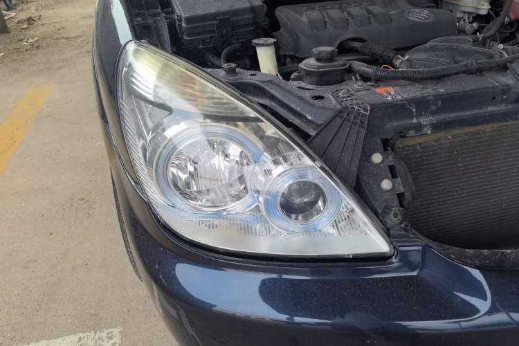 Used Buick GL8 2011 2.4L LT Executive Edition Right Front Headlight