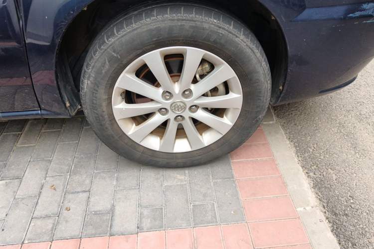 Used Buick GL8 2011 2.4L LT Executive Edition Right Front Wheel Hub