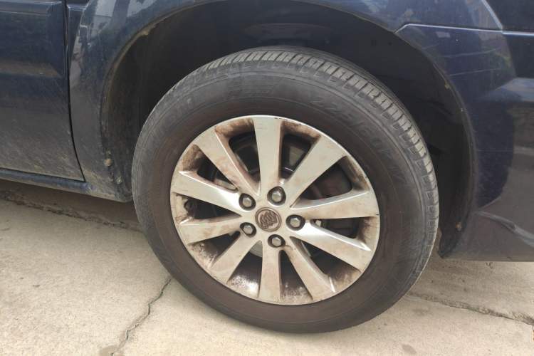 Used Buick GL8 2011 2.4L CT Comfort Edition Right Front Wheel Hub
