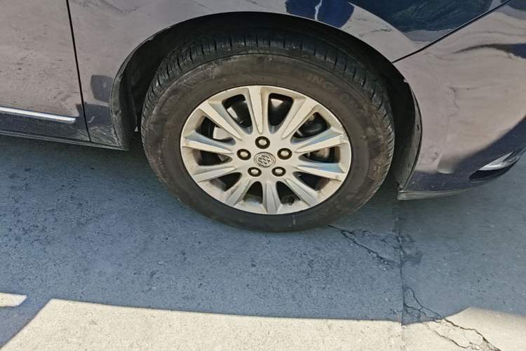 Used Buick GL8 2011 3.0L XT Luxury Business Flagship Edition Right Front Wheel Hub
