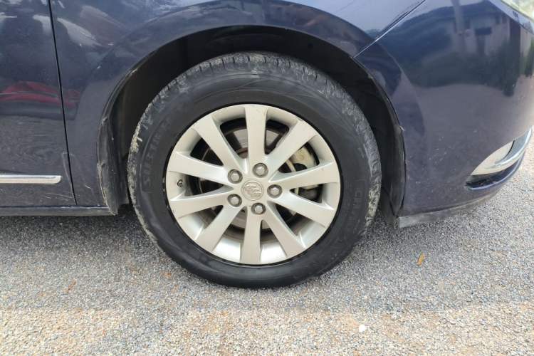Used Buick GL8 2011 2.4L CT Luxury Business Comfort Edition Right Front Wheel Hub