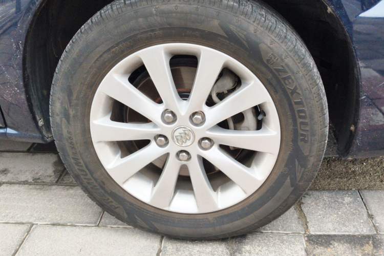 Used Buick GL8 2011 2.4L CT Comfort Edition Right Front Wheel Hub