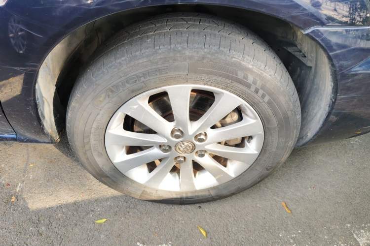 Used Buick GL8 2011 2.4L CT Comfort Edition Right Front Wheel Hub