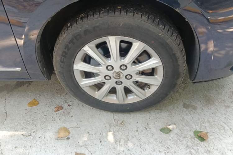 Used Buick GL8 2011 3.0L XT Luxury Business Flagship Edition Right Front Wheel Hub