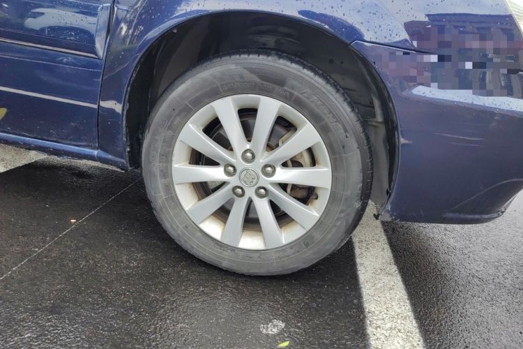 Used Buick GL8 2011 2.4L CT Comfort Edition Right Front Wheel Hub