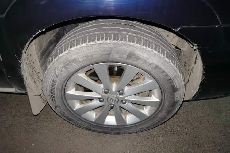 Used Buick GL8 2011 2.4L CT Comfort Edition Right Front Wheel Hub