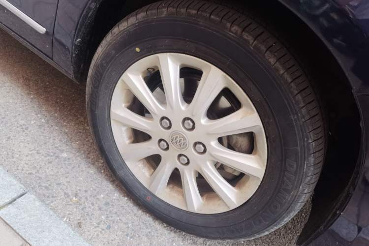 Used Buick GL8 2011 3.0L XT Luxury Business Flagship Edition Right Front Wheel Hub