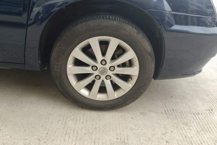 Used Buick GL8 2011 2.4L CT Comfort Edition Right Front Wheel Hub