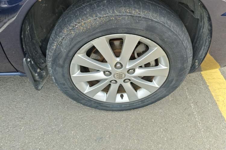 Used Buick GL8 2011 2.4L CT Comfort Edition Right Front Wheel Hub