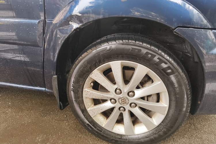 Used Buick GL8 2011 2.4L LT Executive Edition Right Front Wheel Hub