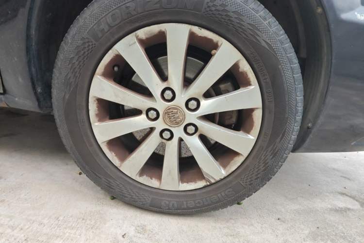 Used Buick GL8 2011 2.4L LT Executive Edition Right Front Wheel Hub